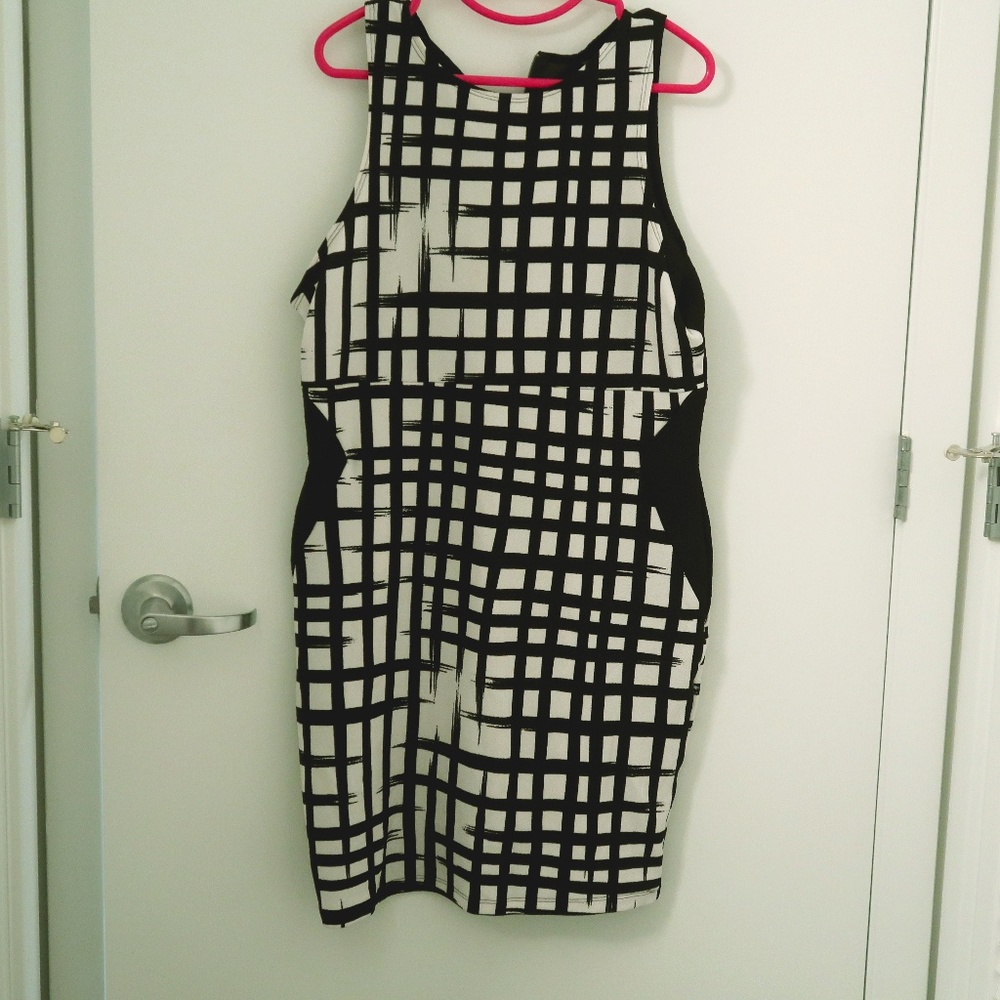 Sleeveless bodycon dress